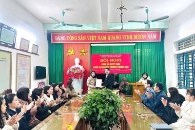 TRƯỜNG TIỂU HỌC HẢI THANH LONG TRỌNG TỔ CHỨC HỘI NGHỊ CÔNG BỐ VÀ TRAO QUYẾT ĐỊNH CỦA CHỦ TỊCH UBND XÃ BỔ NHIỆM VIÊN CHỨC QUẢN LÝ TRƯỜNG HỌC